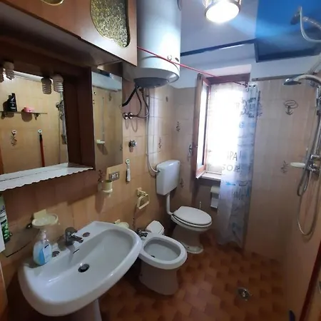 Cozy Apartment, Perfect Location!